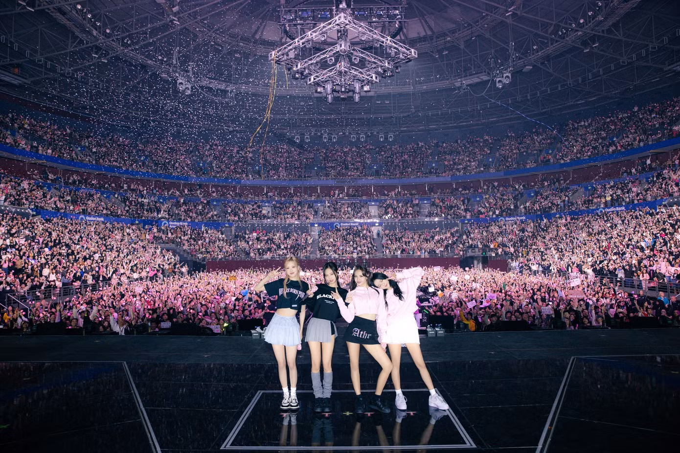 Giới phe vé, chợ đen tìm cách "thoát vé" BlackPink. Giới phe vé, chợ đen tìm cách "thoát vé" BlackPink.