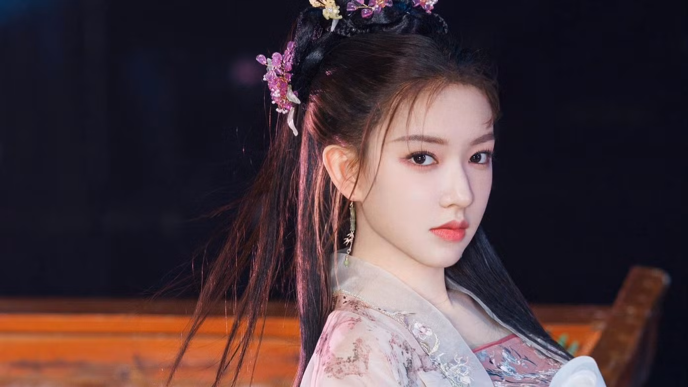 Năm 2021, Trình Tiêu bị phản ứng bởi bốn bộ phim cô tham gia đều gây tranh cãi gồm Lương ngôn tả ý, Khanh Khanh ngã tâm, Linh vực và Khi em mỉm cười rất đẹp. Đặc biệt, bộ ngôn tình lấy đề tài eSports Khi em mỉm cười rất đẹp đóng cặp cùng Hứa Khải bị “ném đá” dữ dội vì những tình tiết xa rời thực tế, cổ xúy bán độ, làm xấu bộ môn thể thao điện tử. Nhiều phân đoạn trong phim khiến giới game thủ và người hâm mộ bức xúc.