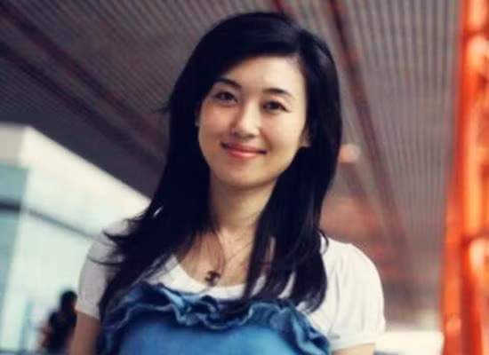 Lý Hồng trải qua tuổi trẻ đầy thử thách, chông gai. Ảnh: Sina, Weibo.