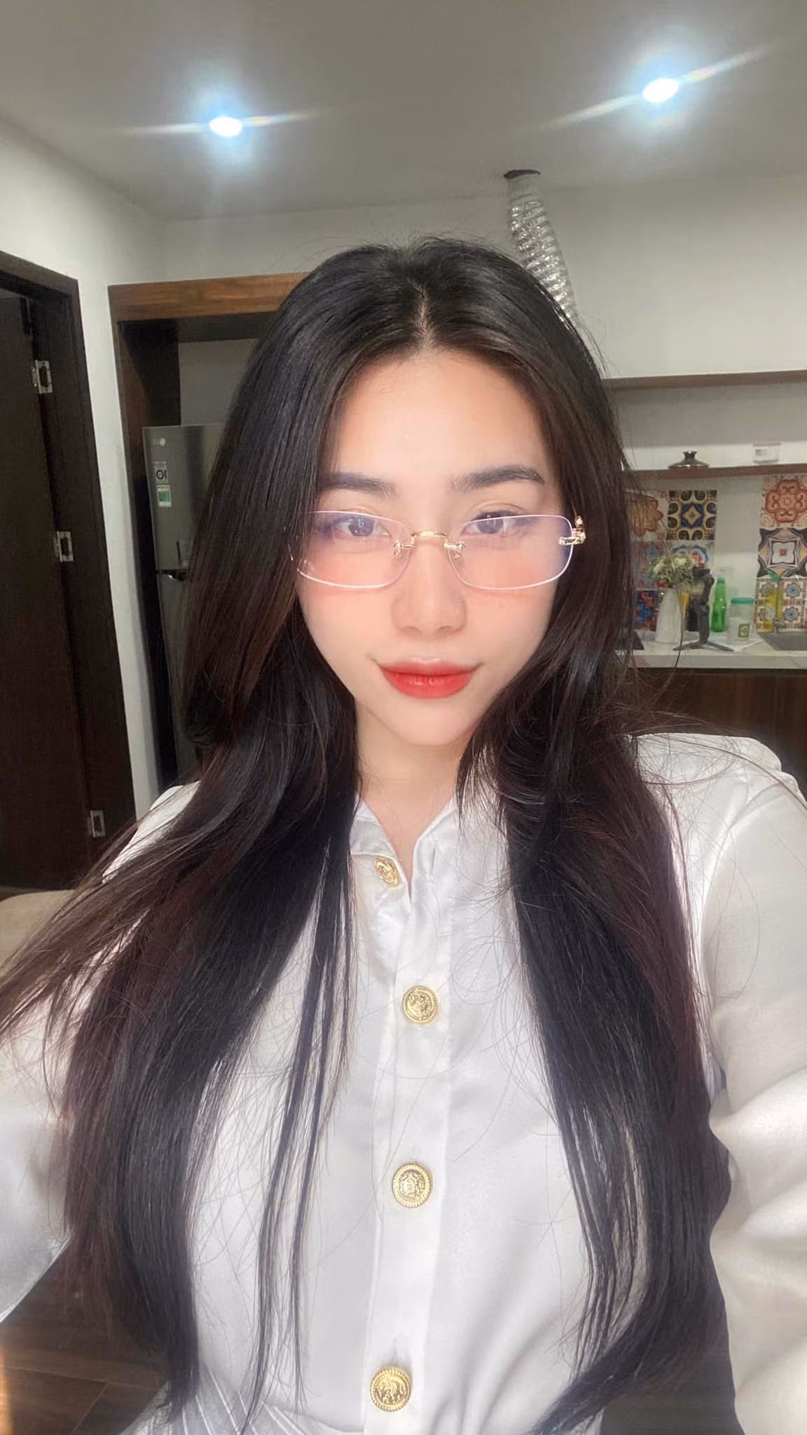 Thu Hương tiết lộ cô bị đạo diễn “lừa” vào vai Đào, chỉ khi đến địa điểm quay, cô mới được cho xem kịch bản. “Trước giờ tôi luôn muốn đảm nhận những vai có cá tính mạnh, khai thác sâu sắc nội tâm nên không dám nhận vai không hợp ý vì sợ sau này không nhận được những vai khó và hay. Lần này cả đoàn phim đều bí mật về vai của tôi, chỉ bảo vai này vui lắm, đạo diễn nói ‘lần này anh làm phim vui, giải trí thôi, em cứ diễn sao anh thấy đúng cảm xúc là được’”. Thu Hương tiết lộ cô bị đạo diễn “lừa” vào vai Đào, chỉ khi đến địa điểm quay, cô mới được cho xem kịch bản. “Trước giờ tôi luôn muốn đảm nhận những vai có cá tính mạnh, khai thác sâu sắc nội tâm nên không dám nhận vai không hợp ý vì sợ sau này không nhận được những vai khó và hay. Lần này cả đoàn phim đều bí mật về vai của tôi, chỉ bảo vai này vui lắm, đạo diễn nói ‘lần này anh làm phim vui, giải trí thôi, em cứ diễn sao anh thấy đúng cảm xúc là được’”.