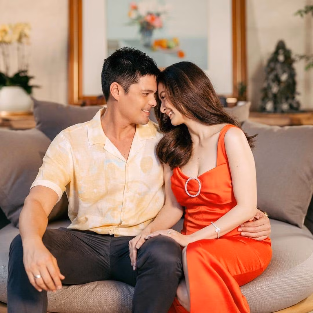 Gia đình nghệ sĩ gửi lời chúc mừng năm mới hạnh phúc đến khán giả.