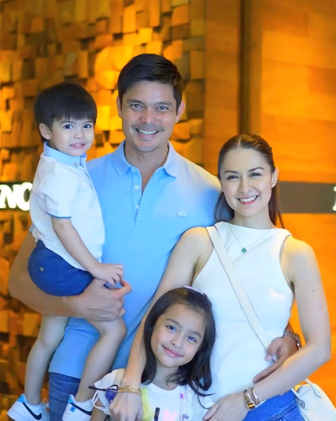 Trong một bài phỏng vấn, Marian Rivera nói họ đã trải qua khó khăn ở năm đầu hôn nhân nhưng cả hai đã cân bằng mọi thứ, cùng nhau vượt qua. Nữ diễn viên cho rằng điều quan trọng là vợ chồng phải thành thật với nhau, dù có bận rộn cỡ nào cũng nên dành thời gian cho đối phương để trải lòng. Hơn hết là không đánh mất sự ngọt ngào trong hôn nhân.
