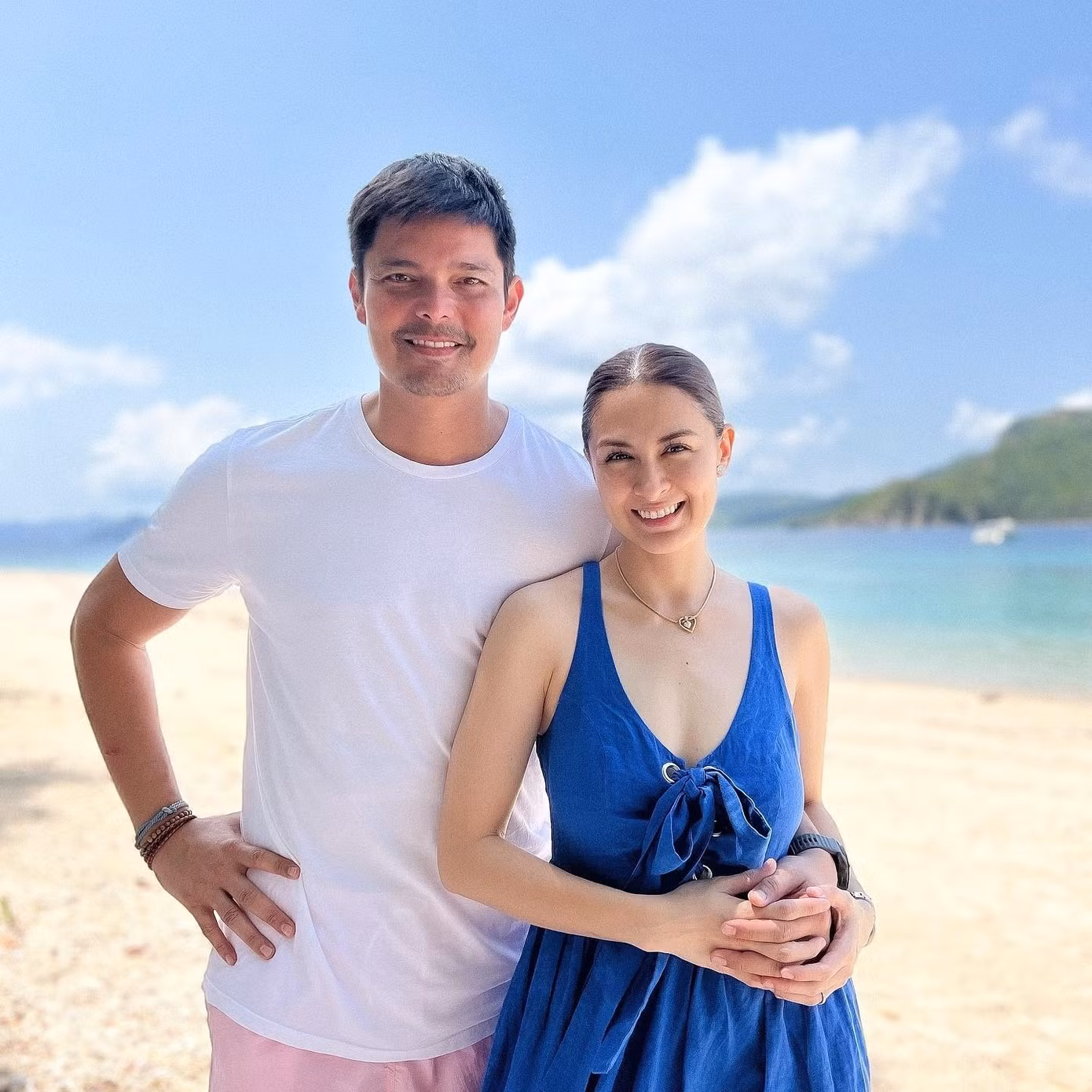 Trong một bài phỏng vấn, Marian Rivera nói họ đã trải qua khó khăn ở năm đầu hôn nhân nhưng cả hai đã cân bằng mọi thứ, cùng nhau vượt qua. Nữ diễn viên cho rằng điều quan trọng là vợ chồng phải thành thật với nhau, dù có bận rộn cỡ nào cũng nên dành thời gian cho đối phương để trải lòng. Hơn hết là không đánh mất sự ngọt ngào trong hôn nhân.