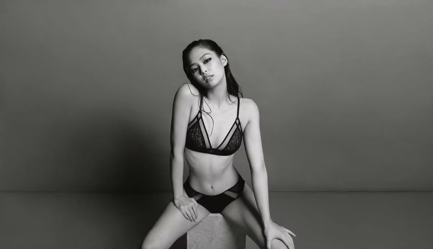 Set đồ nội y của Jennie khiến fan BlackPink "dậy sóng". Set đồ nội y của Jennie khiến fan BlackPink "dậy sóng".