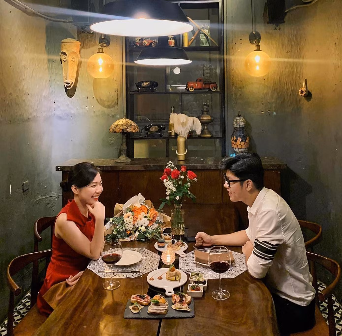 Gia đình truyền hình bồi hồi nhớ lại thời gian mới yêu, Hương Giang tốn hàng tiếng đồng hồ để chuẩn bị dress code với Mạnh Cường. Ảnh: NVCC. Gia đình truyền hình bồi hồi nhớ lại thời gian mới yêu, Hương Giang tốn hàng tiếng đồng hồ để chuẩn bị dress code với Mạnh Cường. Ảnh: NVCC.