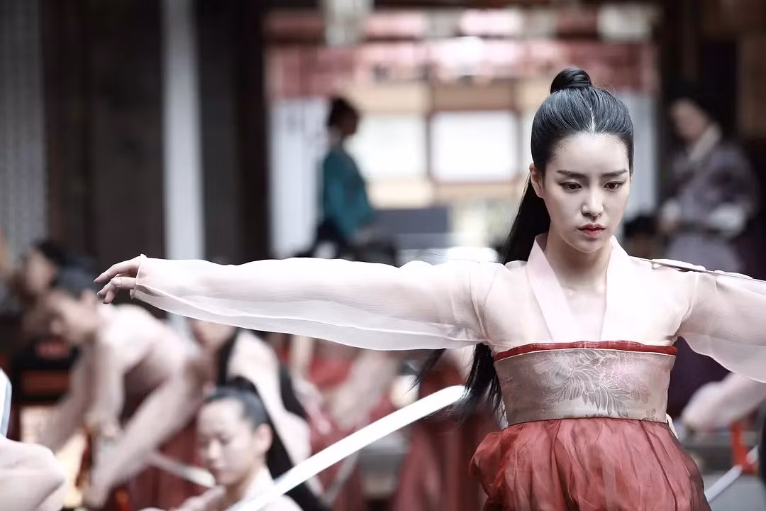 Treacherous (Vương Triều Dục Vọng) - bộ phim giúp đưa cái tên Lim Ji Yeon trở thành "nữ hoàng cảnh nóng".