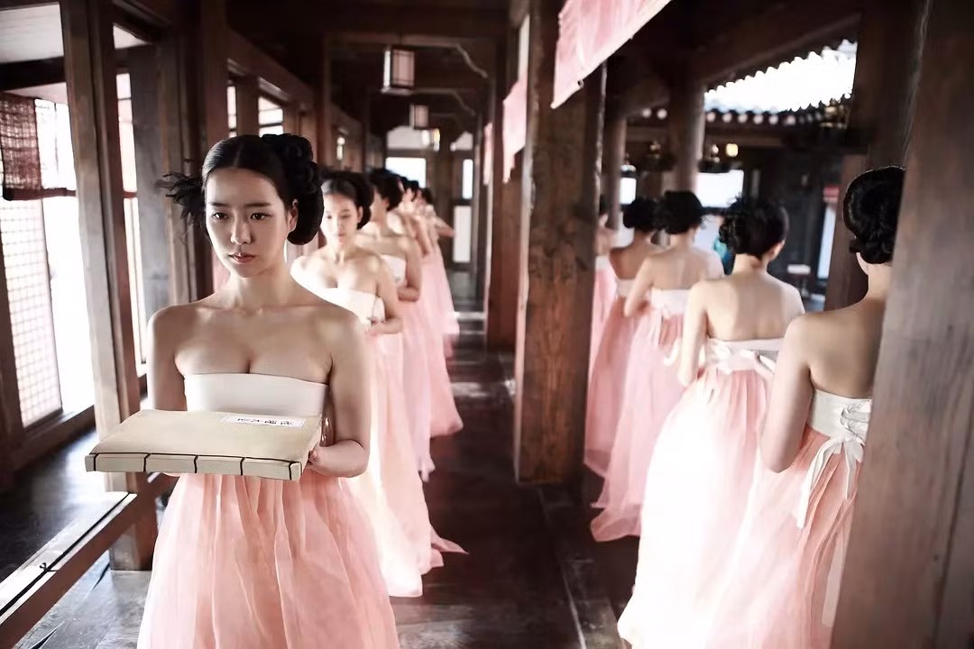 Treacherous (Vương Triều Dục Vọng) - bộ phim giúp đưa cái tên Lim Ji Yeon trở thành "nữ hoàng cảnh nóng".