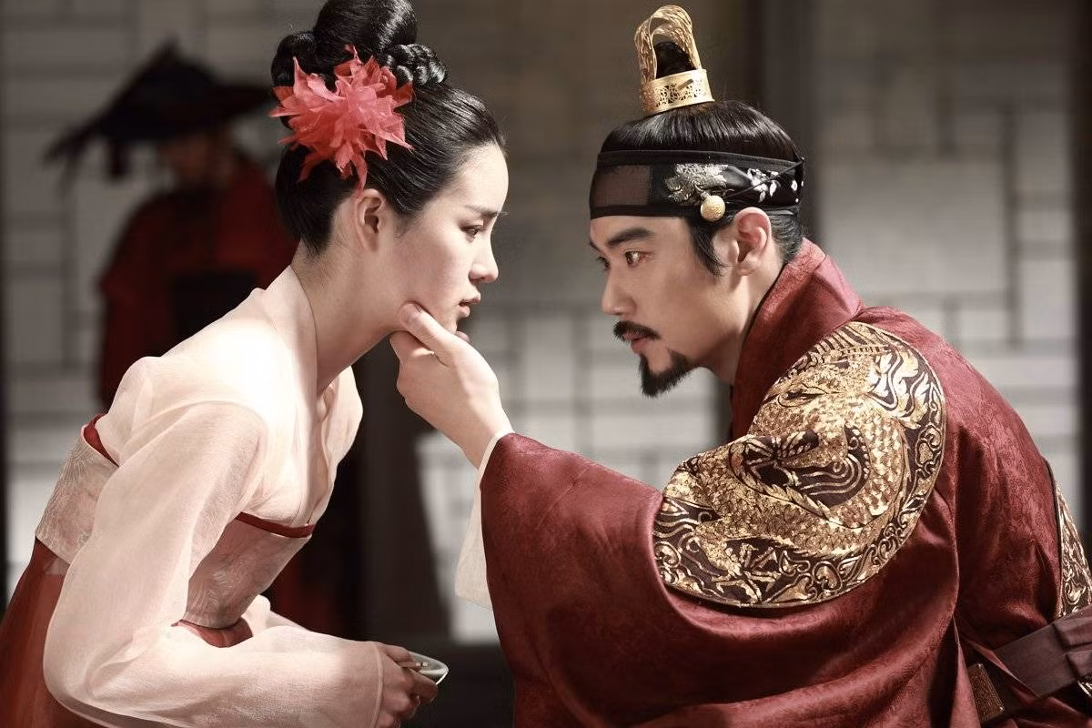 Treacherous (Vương Triều Dục Vọng) - bộ phim giúp đưa cái tên Lim Ji Yeon trở thành "nữ hoàng cảnh nóng".