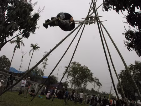 Đánh đu...