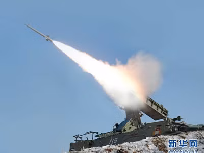 Tên lửa phóng đi trong đợt huấn luyện 20 ngày của binh sĩ Triều Tiên mới đây. Ảnh: KCNA