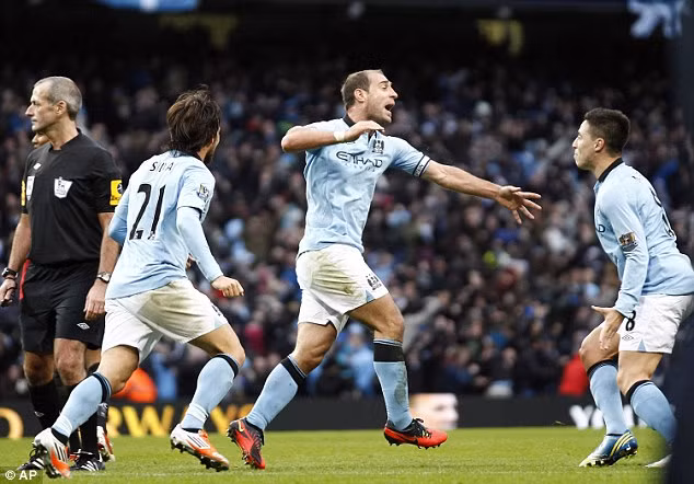 Man City chơi quật cường trong hiệp 2. Man City chơi quật cường trong hiệp 2