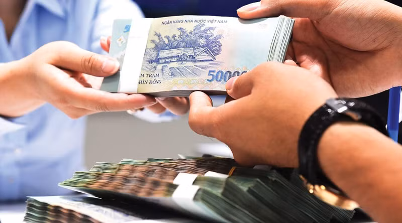 Lãi suất ngân hàng giảm vào cuối năm 2023 - Ảnh: Eras Land