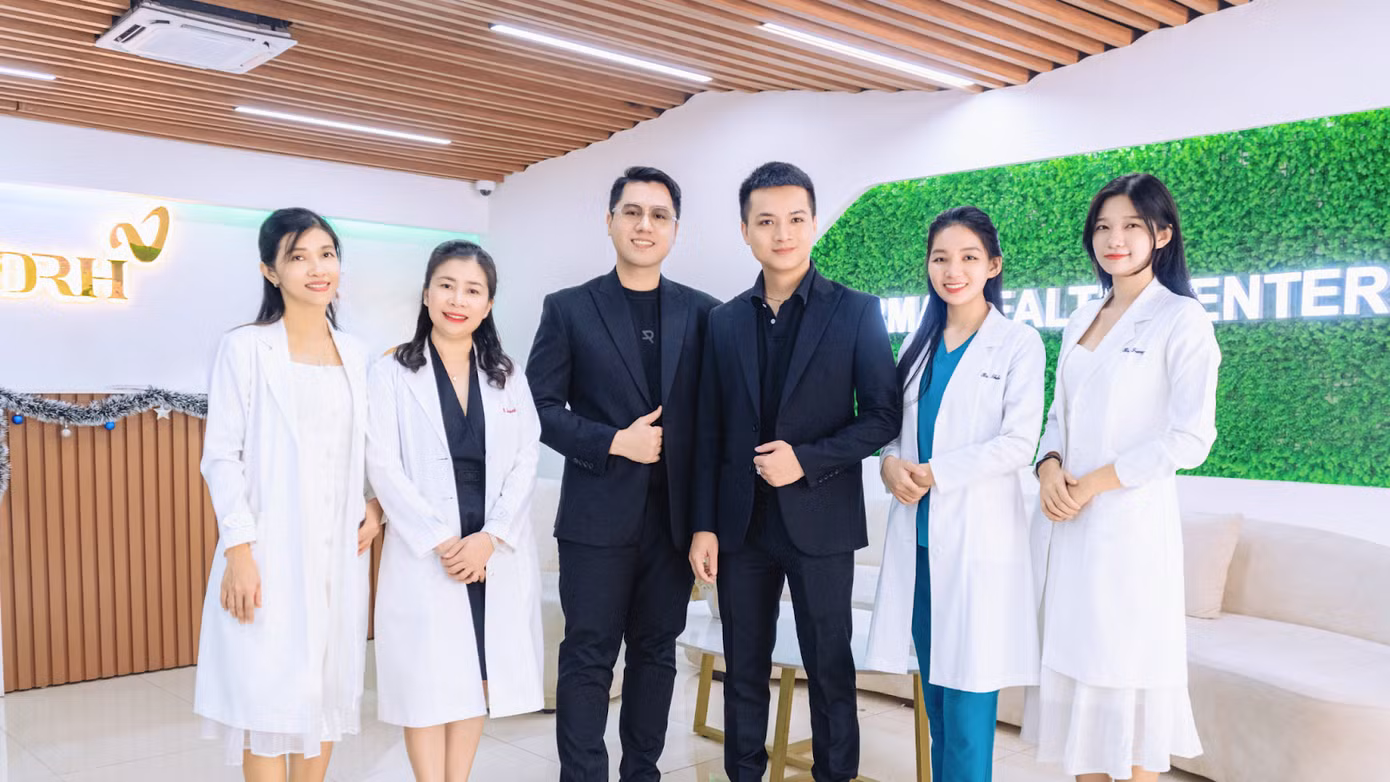 Hình ảnh đội ngũ y bác sĩ tại phòng khám Hình ảnh đội ngũ y bác sĩ tại phòng khám