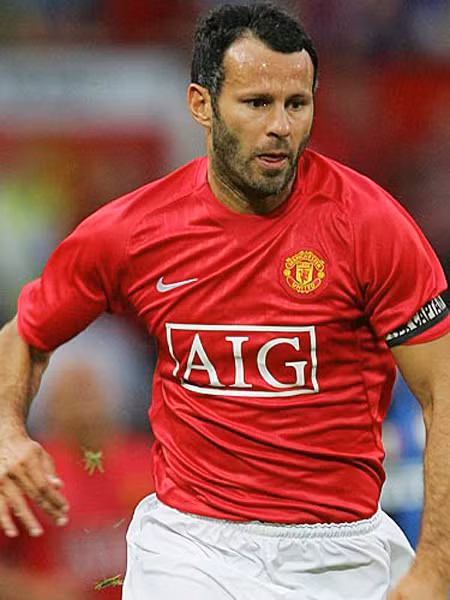 Ryan Giggs mất điểm trầm trọng trong mắt người hâm mộ