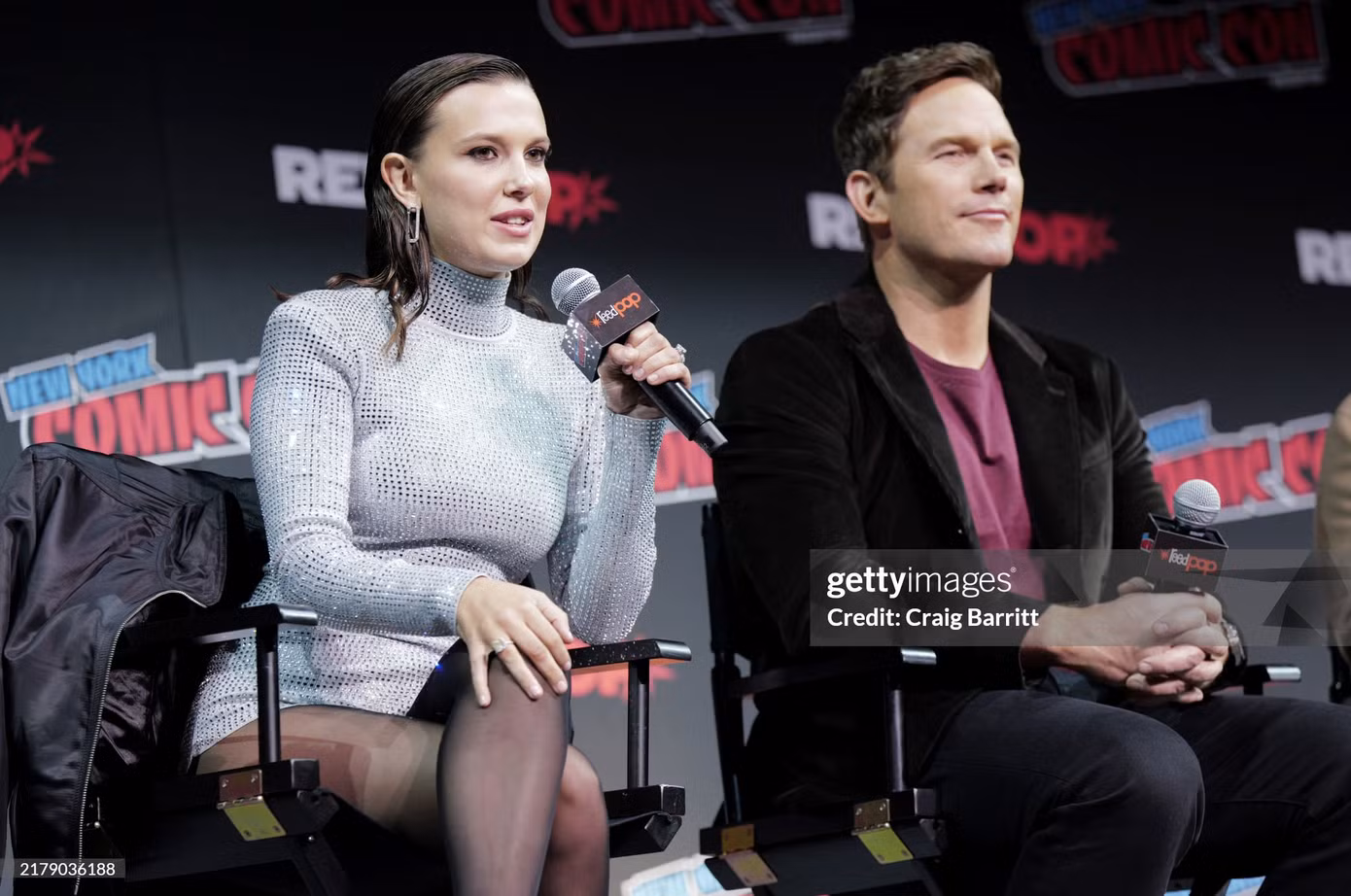 Millie Bobby Brown và Chris Pratt quảng bá phim tại sự kiện Comic Con. Ảnh: Getty Images Millie Bobby Brown và Chris Pratt quảng bá phim tại sự kiện Comic Con. Ảnh: Getty Images