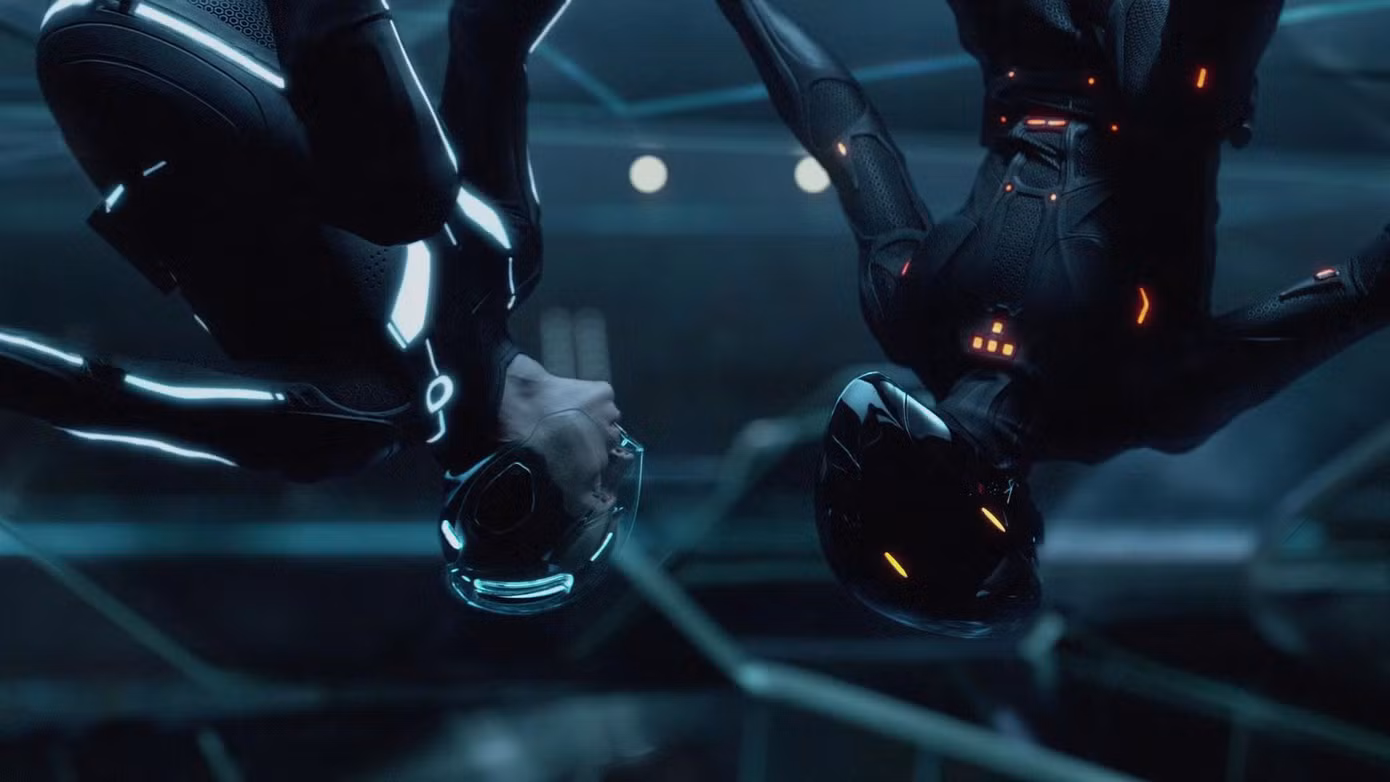 Phân cảnh đối kháng kinh điển trong "Tron: Legacy" (2010). Ảnh: Walt Disney Phân cảnh đối kháng kinh điển trong "Tron: Legacy" (2010). Ảnh: Walt Disney