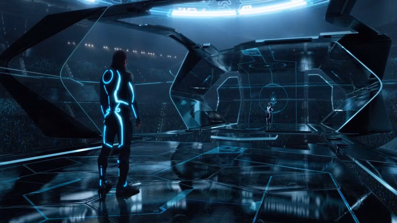 Phân cảnh đối kháng kinh điển trong "Tron: Legacy" (2010). Ảnh: Walt Disney Phân cảnh đối kháng kinh điển trong "Tron: Legacy" (2010). Ảnh: Walt Disney