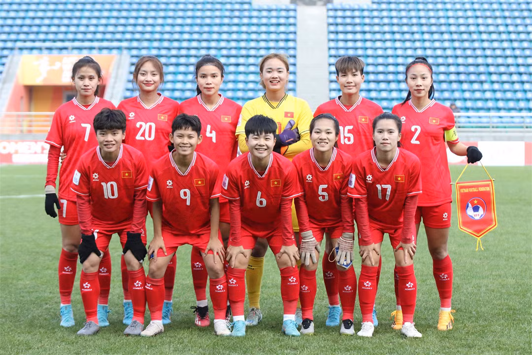 Thủ môn Lê Thị Thu (áo vàng) bắt chính ở trận ra quân của U20 nữ Việt Nam. (Ảnh: VFF) Thủ môn Lê Thị Thu (áo vàng) bắt chính ở trận ra quân của U20 nữ Việt Nam. (Ảnh: VFF)