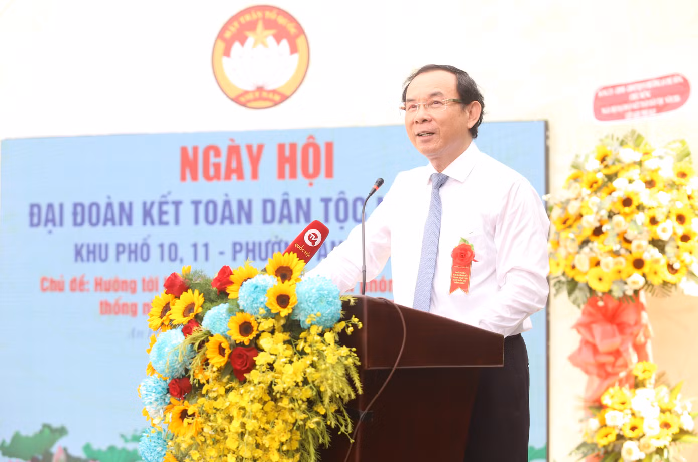 Bí thư Thành uỷ TPHCM Nguyễn Văn Nên trao đổi với bà con khu phố. Ảnh: Ngô Tùng. Bí thư Thành uỷ TPHCM Nguyễn Văn Nên trao đổi với bà con khu phố. Ảnh: Ngô Tùng.