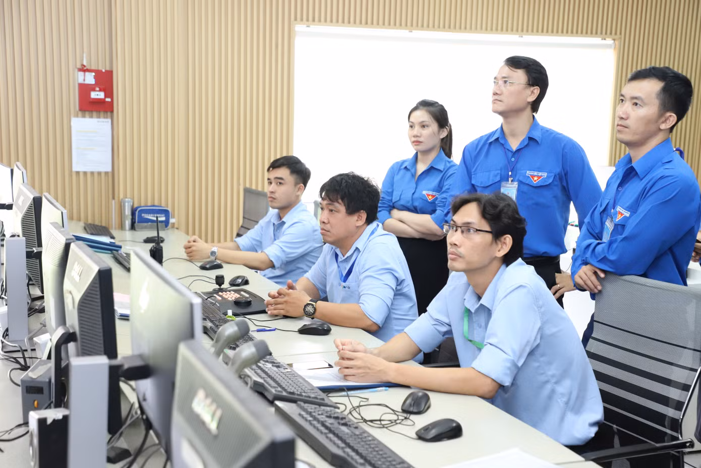 Tại buổi trải nghiệm, các cán bộ, công chức, viên chức trẻ trực tiếp tìm hiểu công tác tổ chức, vận hành, điều phối xử lý các vấn đề về giao thông trên địa bàn TPHCM. Đồng thời, trao đổi, nắm bắt một số phương pháp vận hành cũng như ứng dụng các công nghệ hiện đại tại trung tâm.