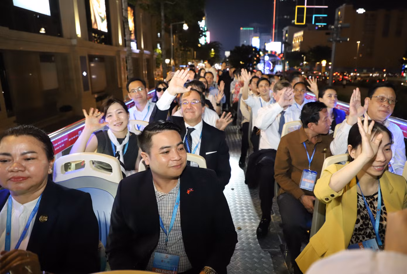 Có mặt trên chuyến hành trình này là những Thị trưởng/ Phó Thị trưởng, Tỉnh trưởng/ Phó Tỉnh trưởng, lãnh đạo bộ ngành thuộc các quốc gia có mối quan hệ hữu nghị gần gũi, cảm tình với TPHCM. Có mặt trên chuyến hành trình này là những Thị trưởng/ Phó Thị trưởng, Tỉnh trưởng/ Phó Tỉnh trưởng, lãnh đạo bộ ngành thuộc các quốc gia có mối quan hệ hữu nghị gần gũi, cảm tình với TPHCM.