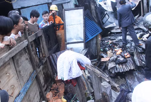 Căn nhà ông Cúc bị thiêu trụi . Căn nhà ông Cúc bị thiêu trụi