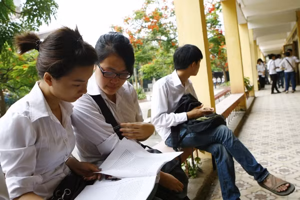 Thí sinh trong kì thi tốt nghiệp THPT 2011. Ảnh Hồng Vĩnh