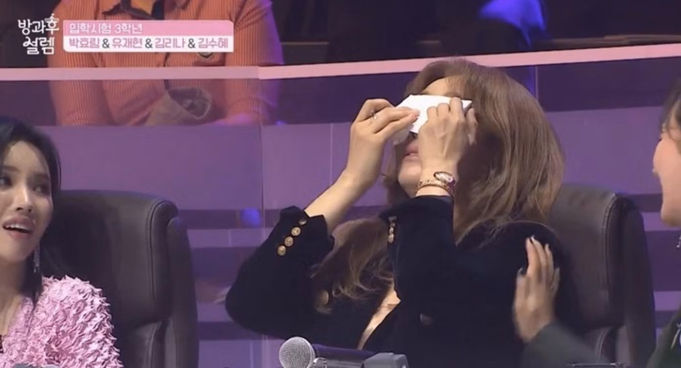 Ok Joohyun cũng không kìm được nước mắt khi vô tình làm tổn thương thí sinh.