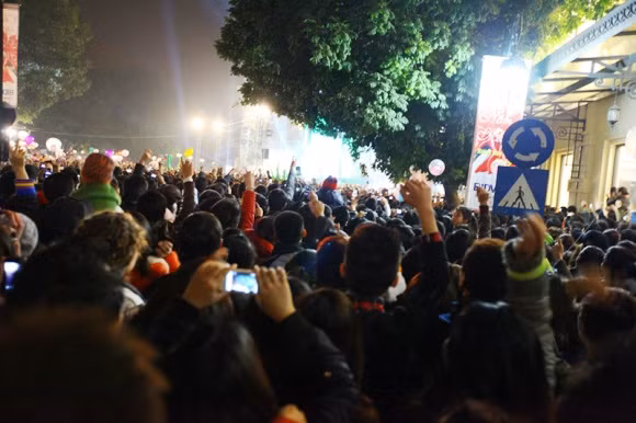 Cùng nhau giơ tay đếm ngược những giây cuối cùng của năm 2011