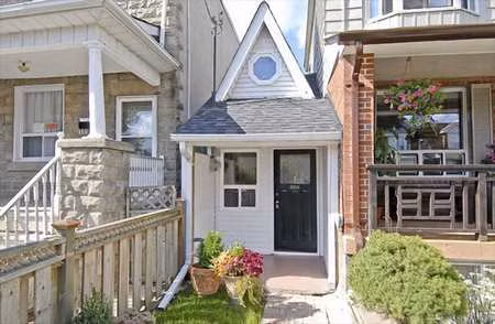 oronto, Canada Được xây dựng vào năm 1912 ở Toronto, Canada, ngôi nhà rộng 28 mét vuông, bao gồm một phòng khách, một phòng bếp và một phòng ngủ.