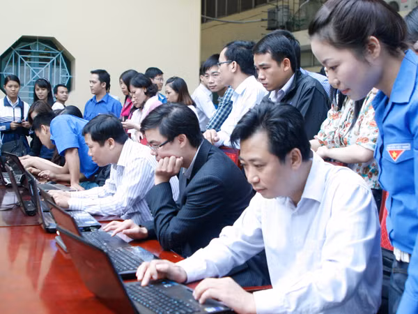 Hàng trăm cán bộ, nhân viên T.Ư Đoàn tham gia bầu chọn