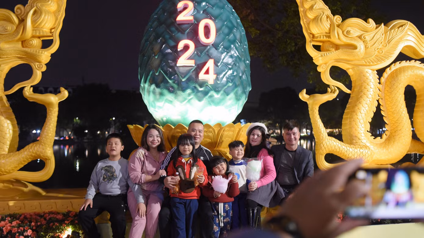 Pháo hoa rực sáng trên bầu trời chào năm mới Giáp Thìn 2024 ảnh 71 Pháo hoa rực sáng trên bầu trời chào năm mới Giáp Thìn 2024 ảnh 71