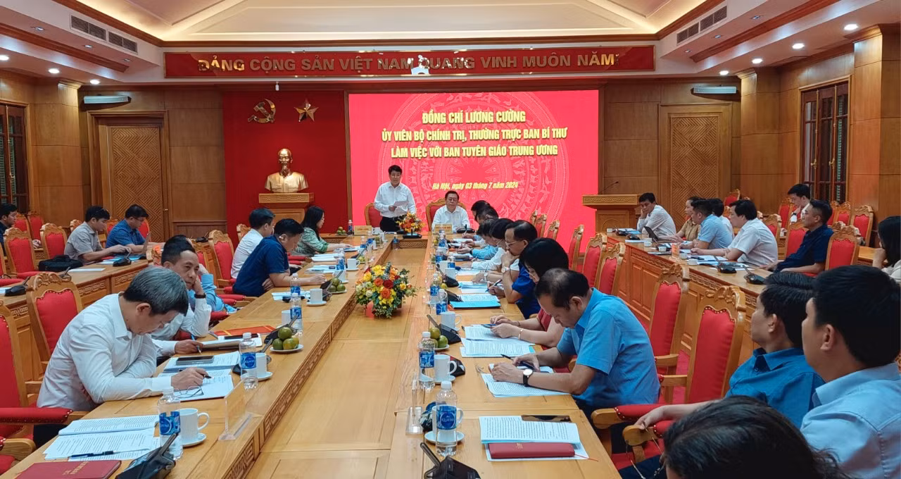 Thường trực Ban Bí thư Lương Cường làm việc với Ban Tuyên giáo T.Ư. Ảnh: Báo Chính phủ.