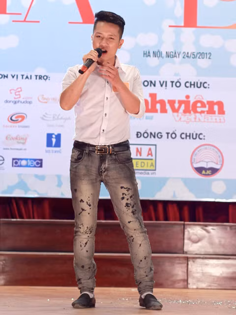 Tiết mục hát của Phương A Tôm (Dại học Điện lực)