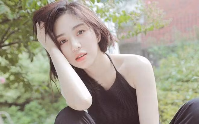 Người hâm mộ mong mỏi gia đình và bạn trai mới có thể đồng hành cùng Mina để nữ idol có thể vượt qua giai đoạn khó khăn này. Người hâm mộ mong mỏi gia đình và bạn trai mới có thể đồng hành cùng Mina để nữ idol có thể vượt qua giai đoạn khó khăn này.