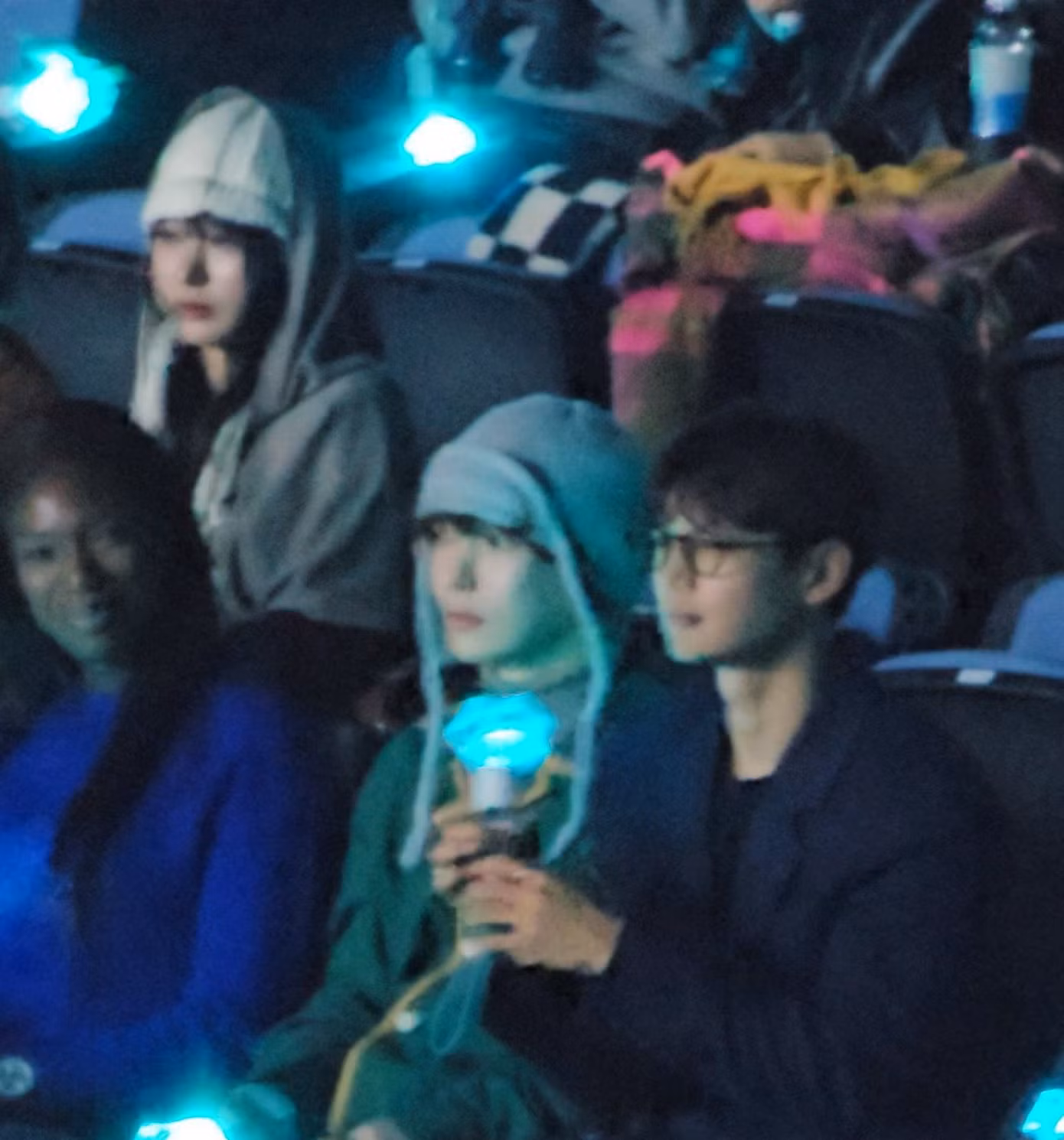 No:ze (góc trái) từng được bắt gặp ngồi chung khu ghế với các thành viên khác của SHINee để ủng hộ cho concert của Taemin. No:ze (góc trái) từng được bắt gặp ngồi chung khu ghế với các thành viên khác của SHINee để ủng hộ cho concert của Taemin.