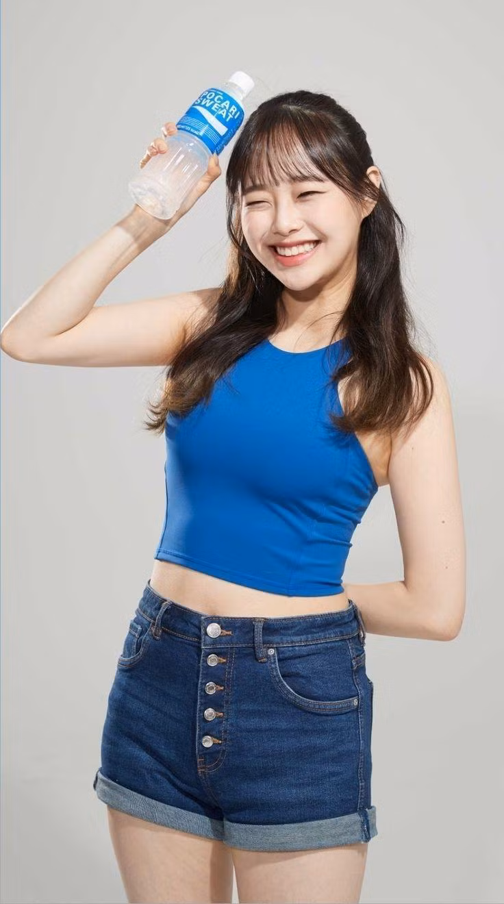 Hơn hết, cộng đồng mạng đang chờ đợi phát ngôn của chính Chuu trước những lùm xùm đang bủa vây sự nghiệp của nữ idol.
