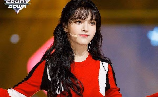 Tuy nhiên, cựu trưởng nhóm AOA có động thái phủ nhận: “Hình như chị chưa bao giờ đẩy em như thế cả”.