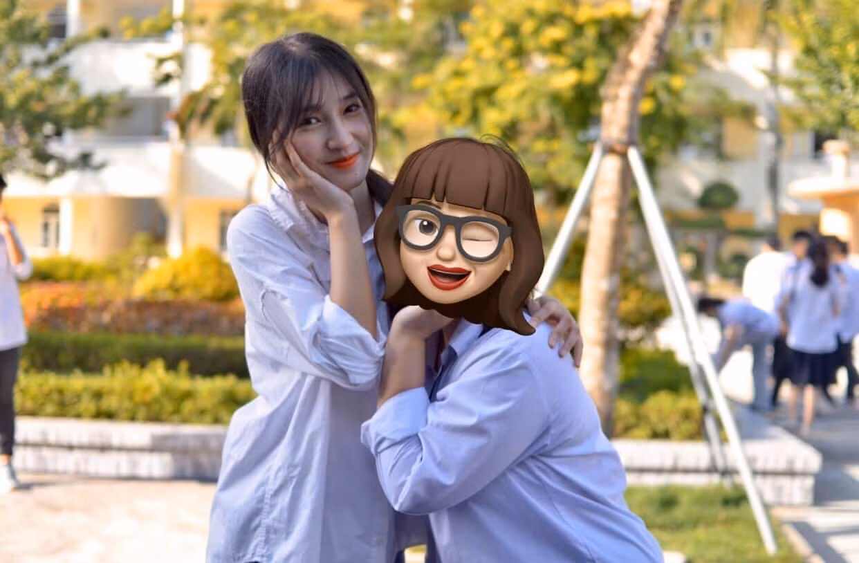 Phương Nhi được bạn bè gọi với biệt danh "mặt nhỏ" thuở đi học. - Nguồn: Facebook Vu Yen Nhi Phương Nhi được bạn bè gọi với biệt danh "mặt nhỏ" thuở đi học. - Nguồn: Facebook Vu Yen Nhi