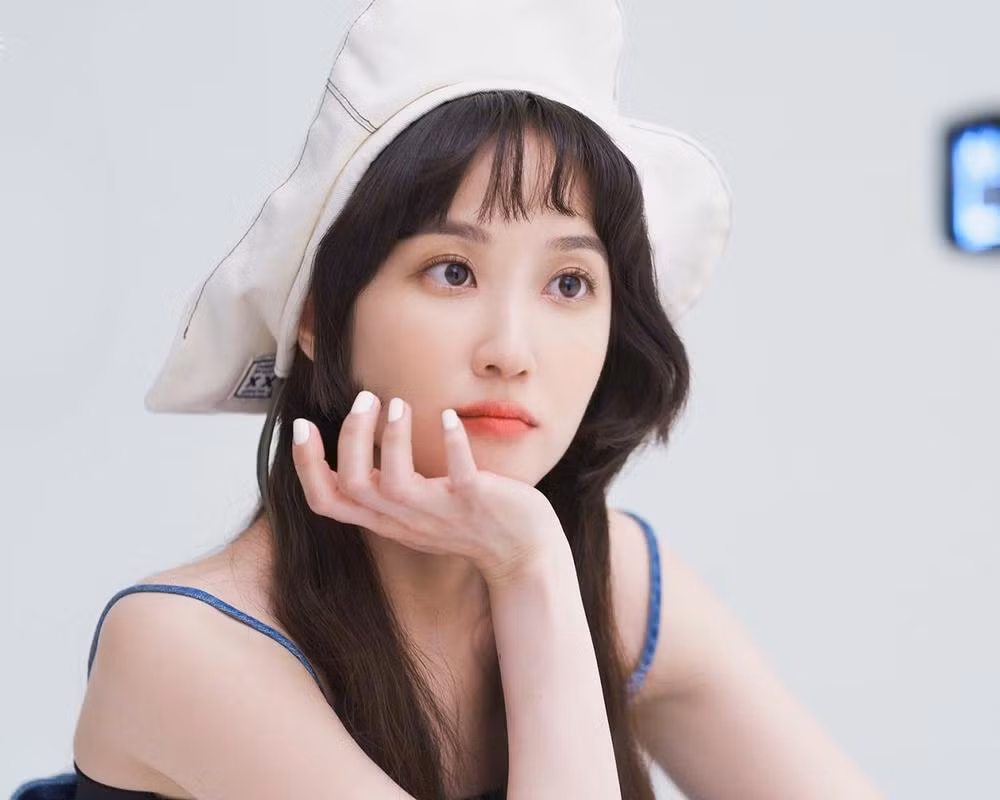 Ngay cả khi trang điểm "sương sương", Park Eun Bin thể hiện trọn vẹn hình tượng ngọt ngào, thanh tú.