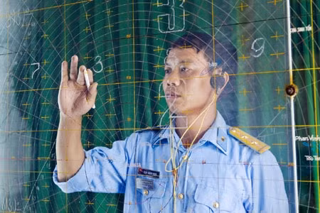 Chiến sĩ tiêu đồ Trạm ra đa 11 trong phiên trực