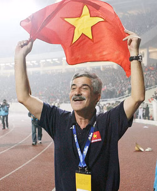 HLV Calisto là công thần của bóng đá Việt Nam với chiến tích đưa ĐTQG giành chức vô địch AFF Suzuki Cup 2008