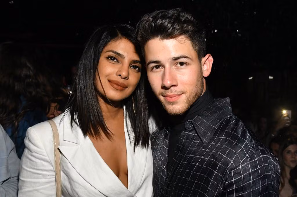 Priyanka Chopra và Nick Jonas có con đầu lòng nhờ mang thai hộ. Priyanka Chopra và Nick Jonas có con đầu lòng nhờ mang thai hộ.