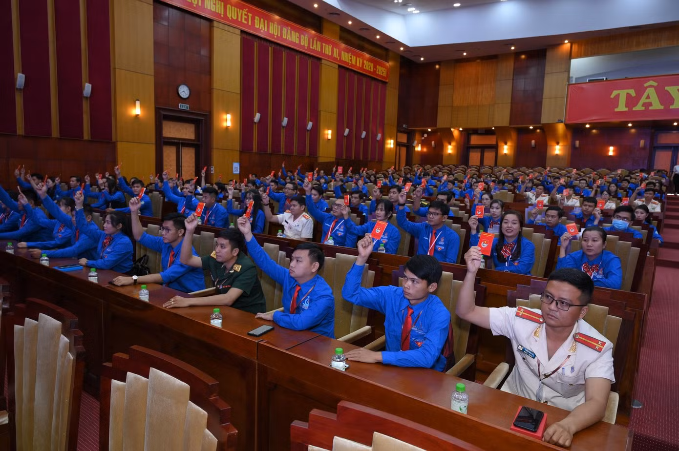 Tại Đại hội đã thảo luận và biểu quyết thông qua dự thảo văn kiện Đại hội Đại biểu Đoàn TNCS Hồ Chí Minh tỉnh Tây Ninh lần thứ XIV, nhiệm kỳ 2022 – 2027. Tại Đại hội đã thảo luận và biểu quyết thông qua dự thảo văn kiện Đại hội Đại biểu Đoàn TNCS Hồ Chí Minh tỉnh Tây Ninh lần thứ XIV, nhiệm kỳ 2022 – 2027.