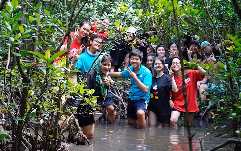Thao gia hội trại, các bạn trẻ sẵn sàng dẫn dắt các dự án tiên phong bảo vệ môi trường.