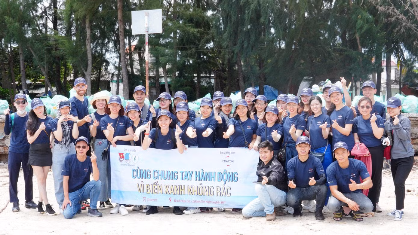 Rất đông các bạn trẻ cùng hưởng ứng chương trình.