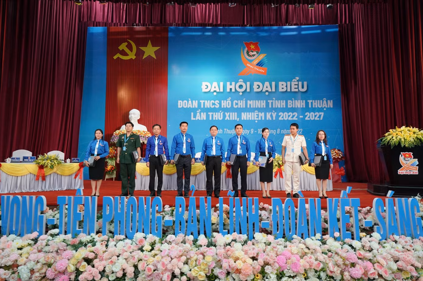Đoàn chủ tịch ra mắt trước Đại hội. (Ảnh: Phạm Nguyễn) Đoàn chủ tịch ra mắt trước Đại hội. (Ảnh: Phạm Nguyễn)
