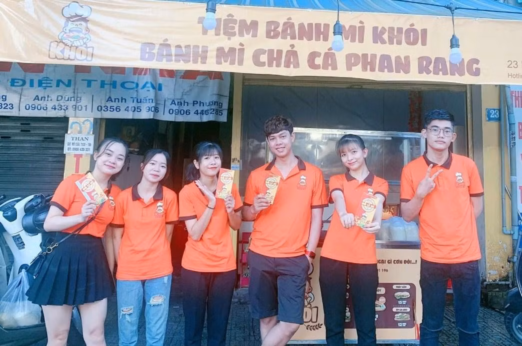 Những cộng sự của Nguyên cùng phát triển thương hiệu "Bánh mì khói".