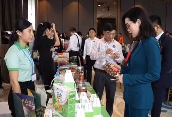 Giải thưởng kỳ vọng sẽ chọn ra được nhiều gương mặt doanh nhân trẻ tiêu biểu của TP. HCM. Giải thưởng kỳ vọng sẽ chọn ra được nhiều gương mặt doanh nhân trẻ tiêu biểu của TP. HCM.