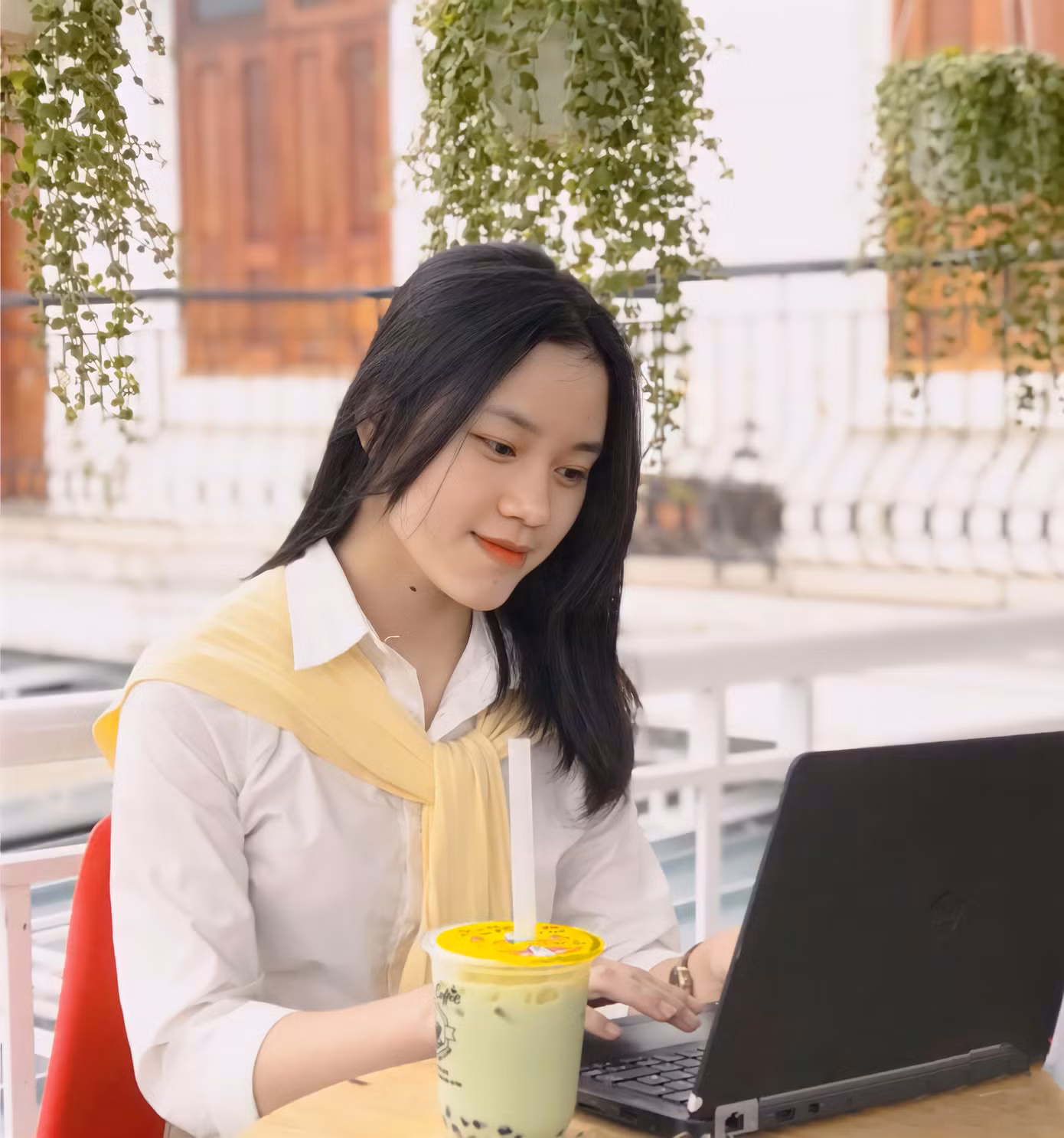 Đa số sinh viên nhất trí tiếp tục học trực tuyến tại nhà.